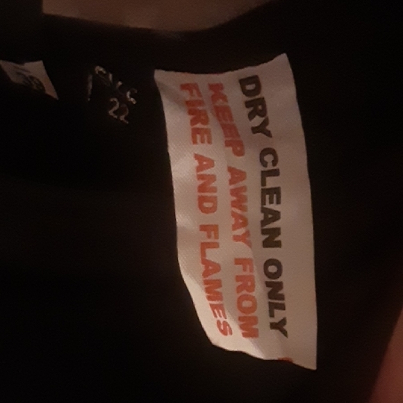 Elegant Black Ruffled Corset - Picture 5 of 9